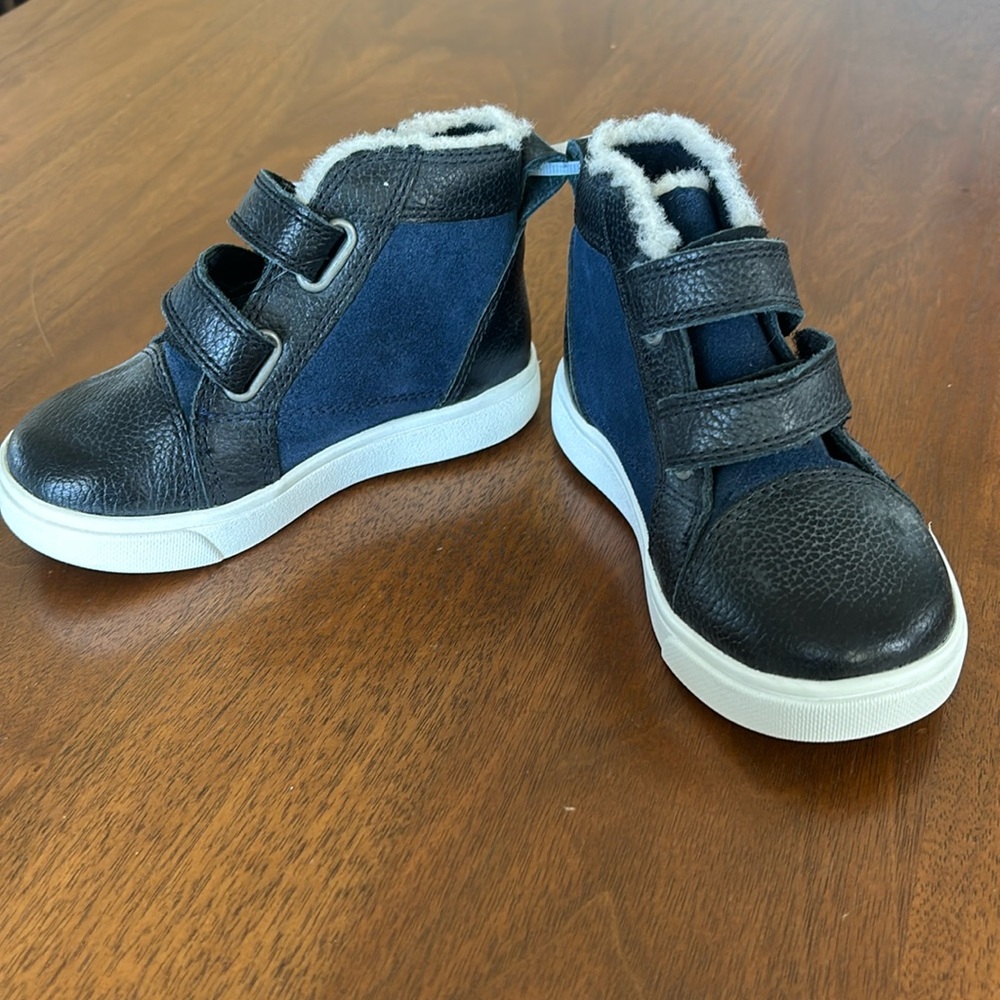 Toddler Rennon II Ugg Booties Navy and Black